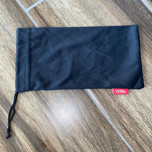 Vans Other - 💋Vans unisex microfiber glass pouch with adjustable scrunch!